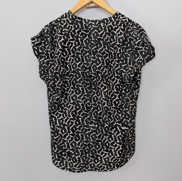 Collective Concepts Lisette Graphic Print Blouse - Picture 2 of 7